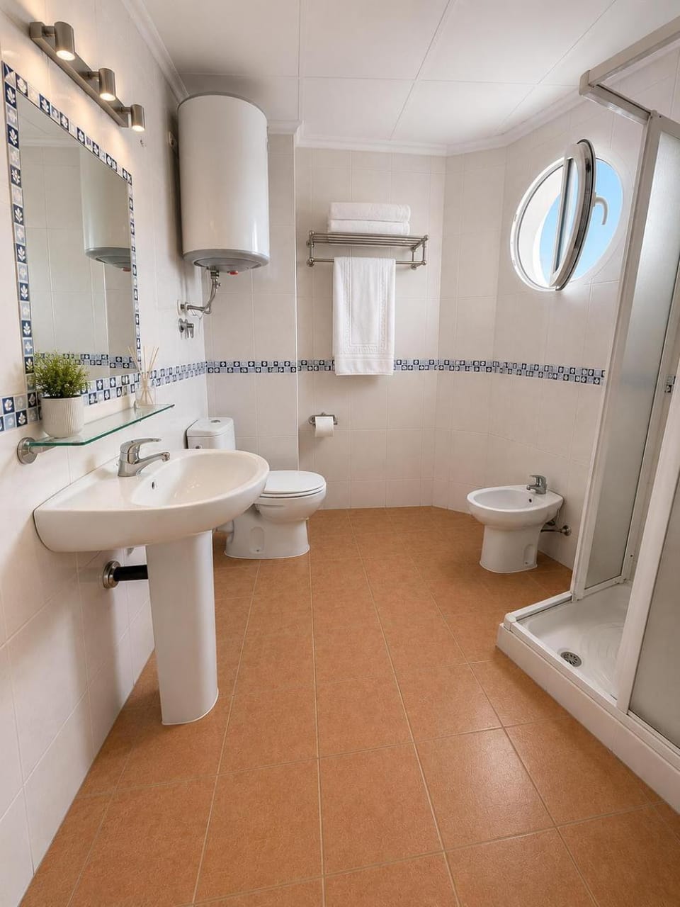 Shower, Toilet, Bathroom, bidet, towels