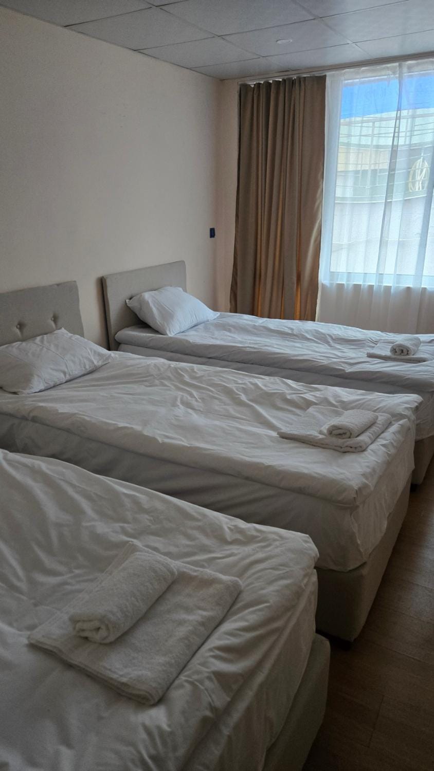 Bed, Photo of the whole room, Bedroom, Family, heating