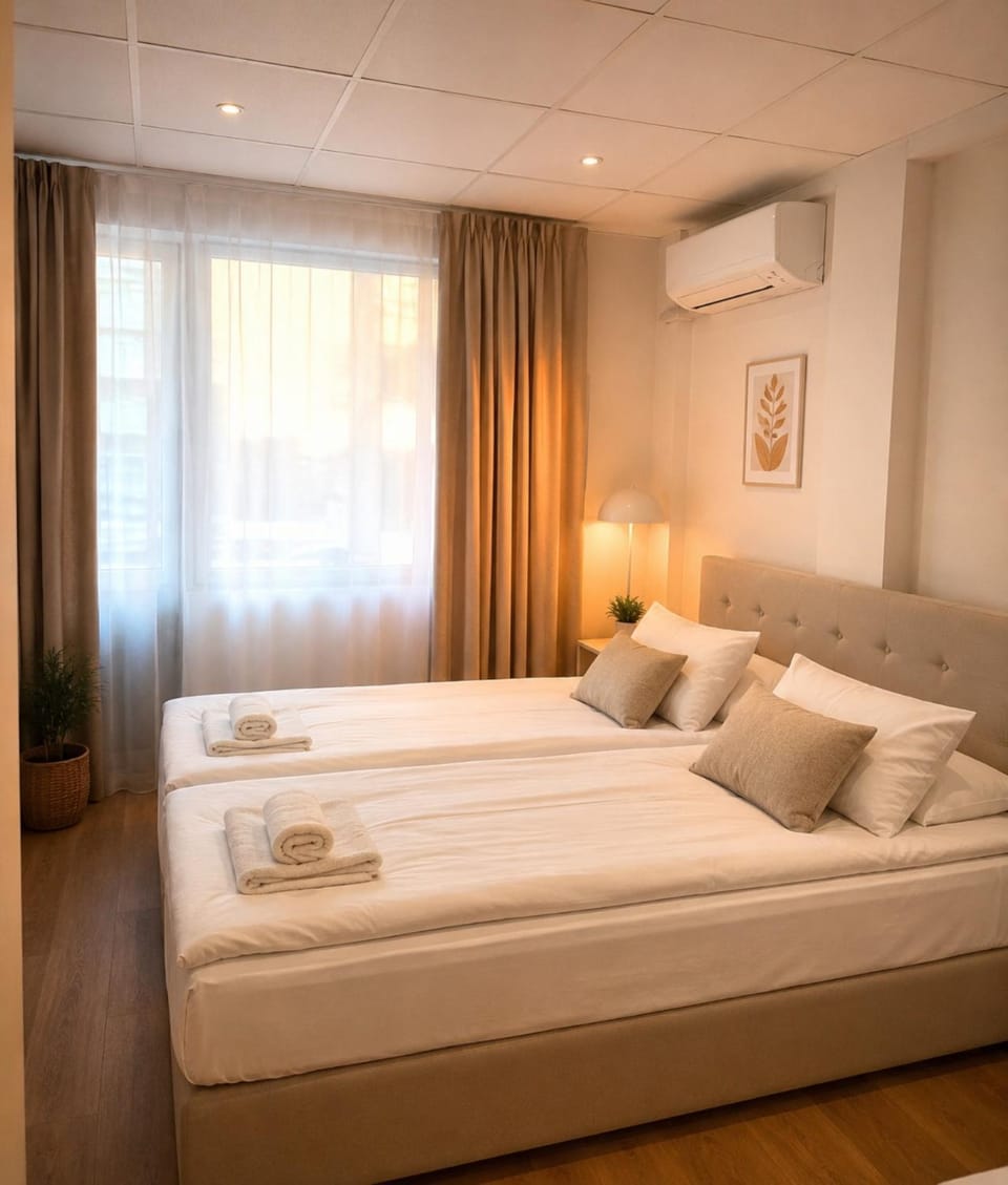 Bed, Photo of the whole room, Bedroom, heating, towels, air conditioner