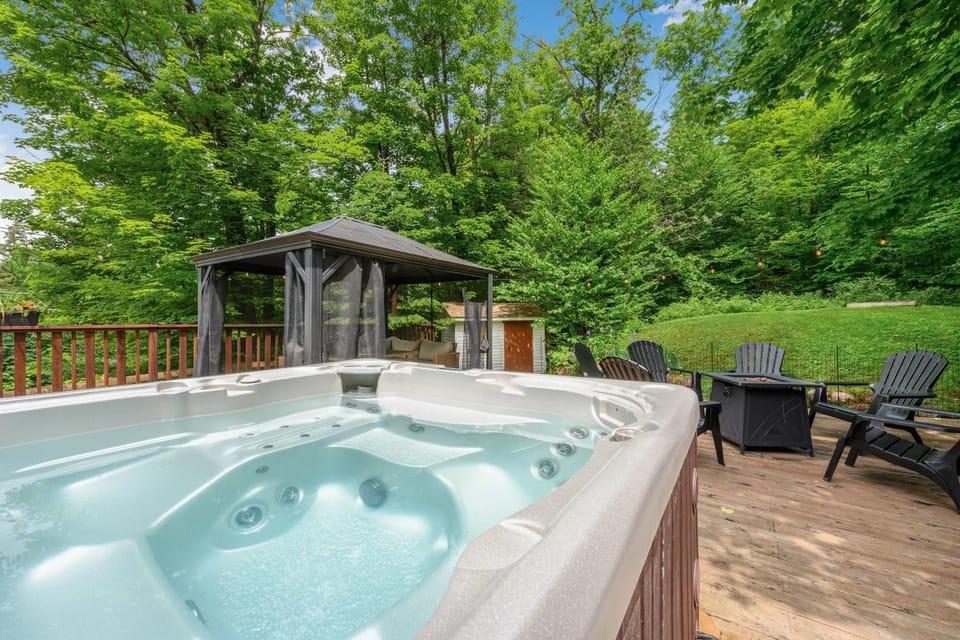 Spa Game room Waterfront - Le Refuge Vert Chalet in Ontario
