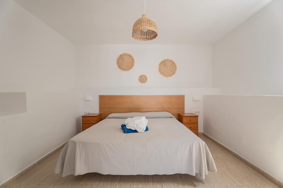 Bed, Other, Bedroom, towels