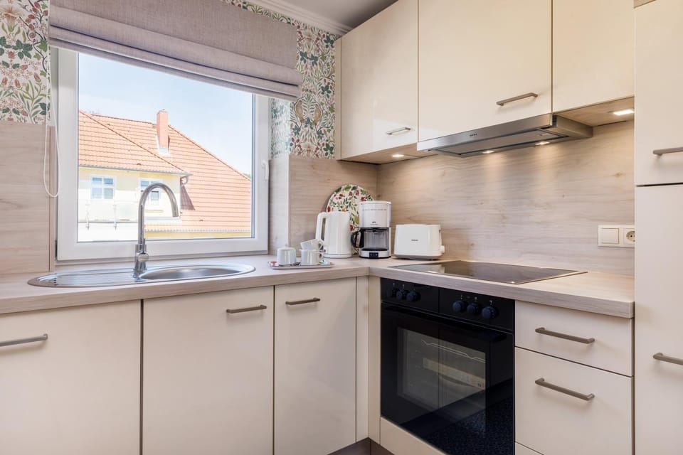 Kitchen or kitchenette, microwave, stove, stove, toaster, kitchen, kitchen