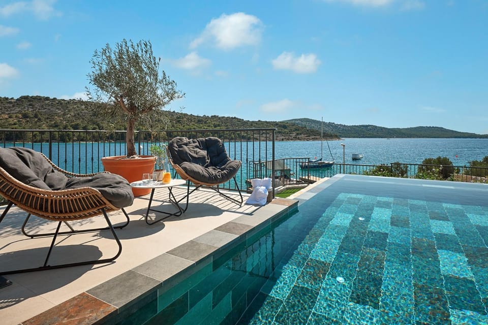 Patio, Natural landscape, Pool view, Sea view, Swimming pool, sunbed