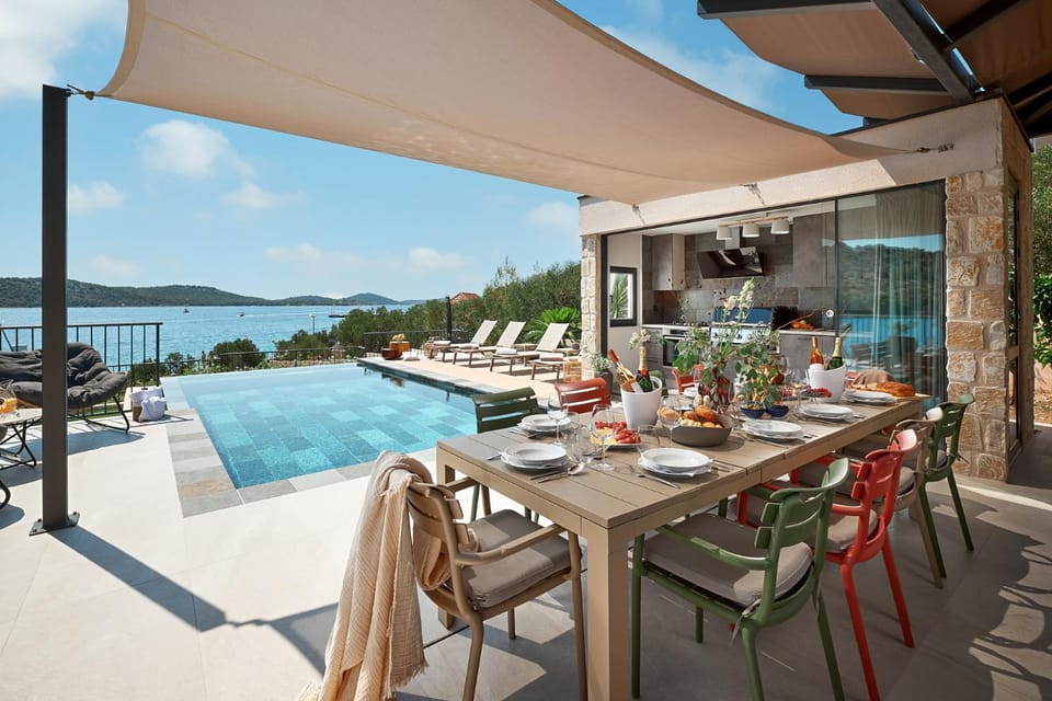 Day, View (from property/room), Balcony/Terrace, Dining area, Pool view, Swimming pool, sunbed