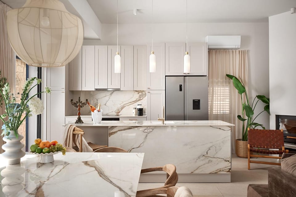 Kitchen or kitchenette, Living room, Dining area