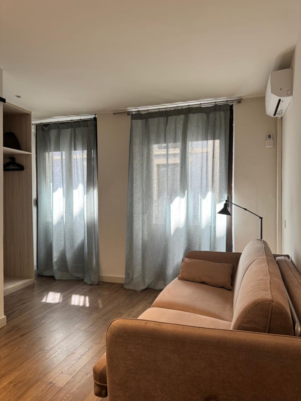 IRUÑA ROOMs Bed and Breakfast in Pamplona
