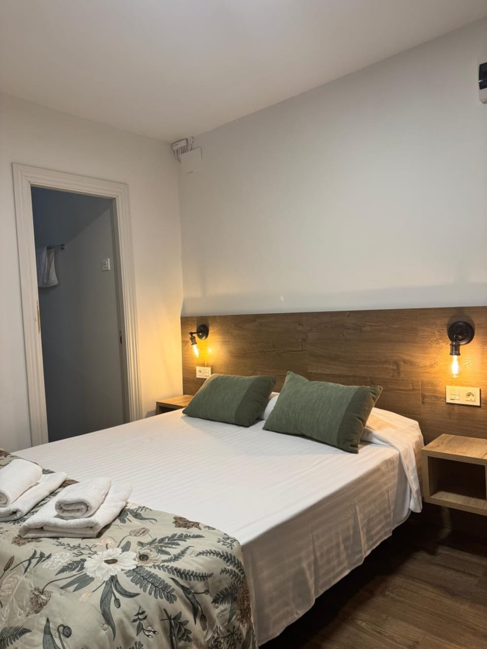 IRUÑA ROOMs Bed and Breakfast in Pamplona
