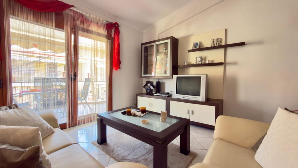 TV and multimedia, Living room, Seating area, Evening entertainment