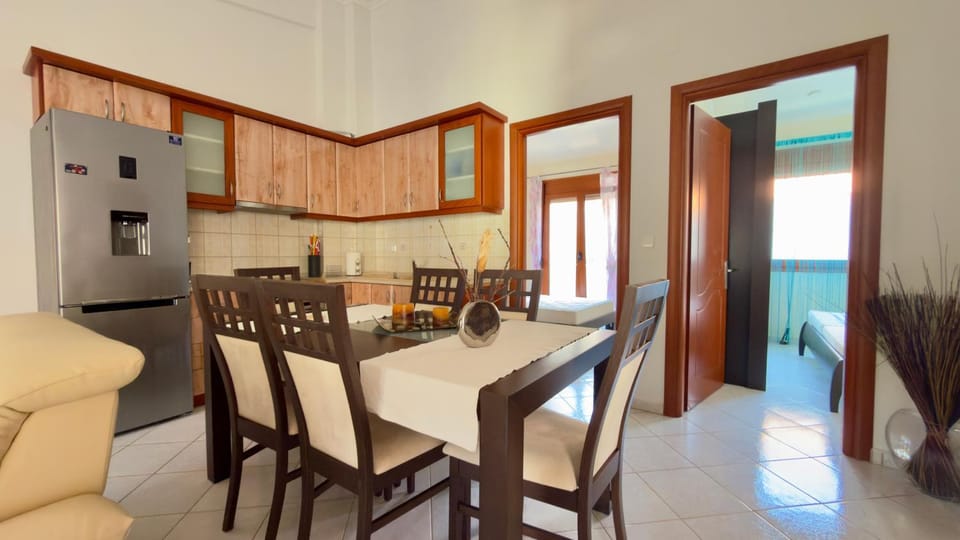 Dining area, kitchen