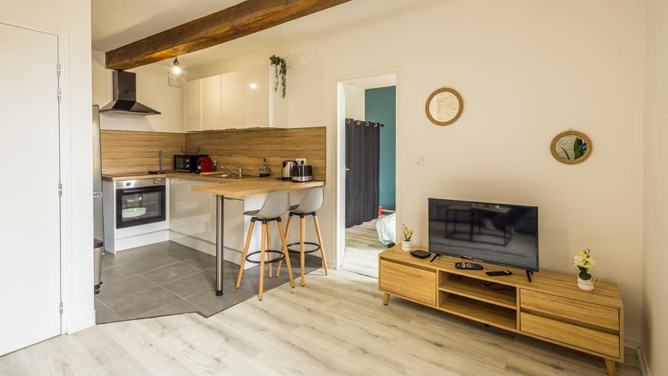 TV and multimedia, Kitchen or kitchenette, Dining area