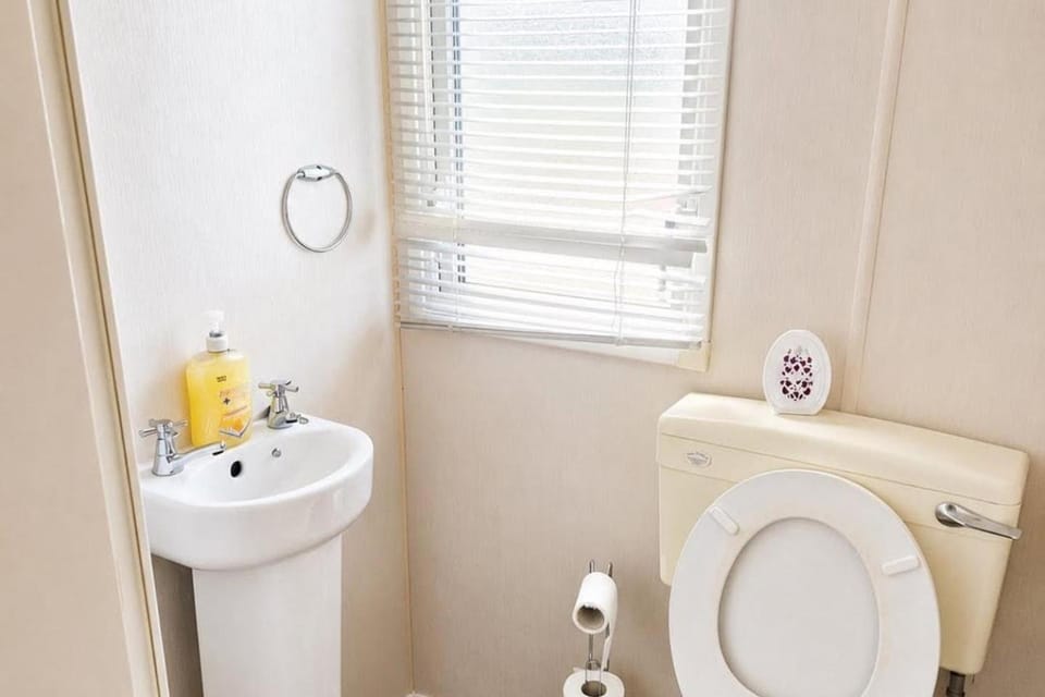 3 Bed Caravan - Sleeps 8 - Free Parking House in Ingoldmells