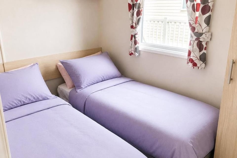 3 Bed Caravan - Sleeps 8 - Free Parking House in Ingoldmells