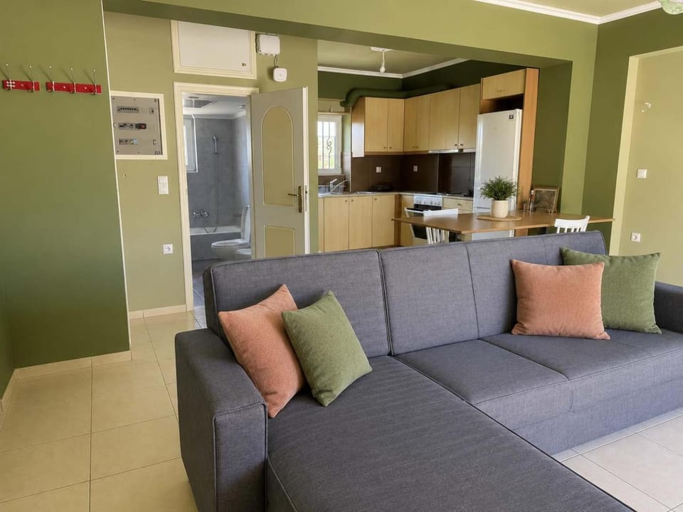 Artemida Olive Gem - Sunny Balcony Views & Parking Apartment in Decentralized Administration of Attica