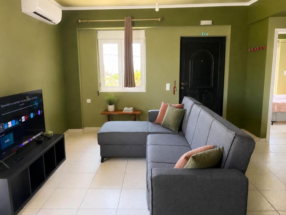 Artemida Olive Gem - Sunny Balcony Views & Parking Apartment in East Attica Regional Unit, Greece