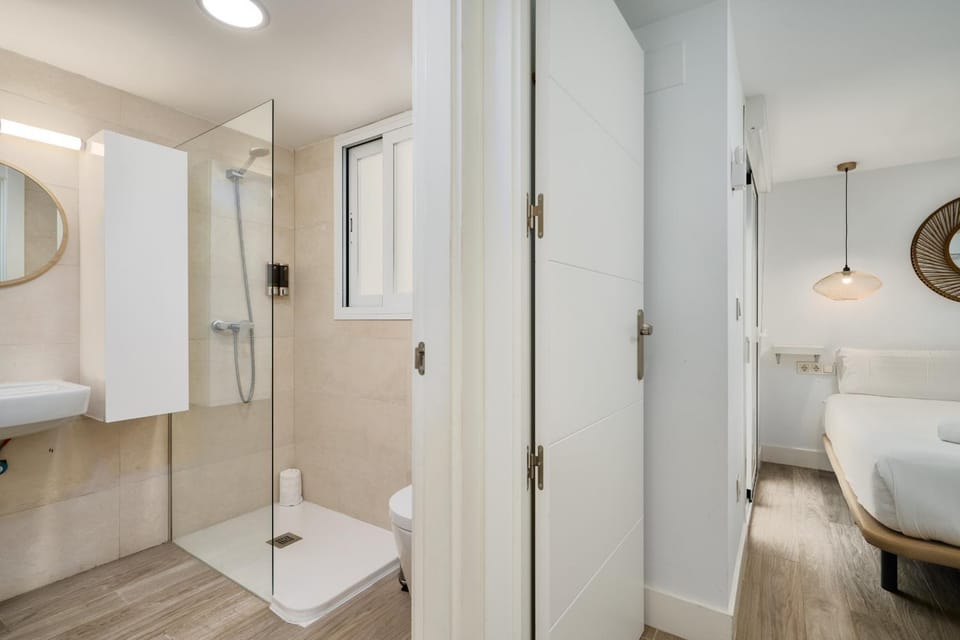 Bathroom, Photo of the whole room