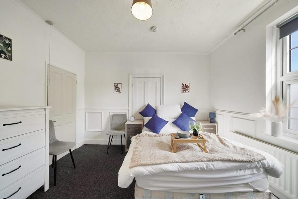 Lovely Garden Flat In Watford with Onstreet parking Apartment in Watford