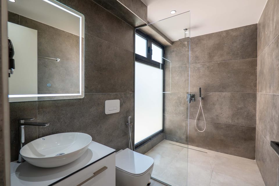 Serenity Luxury Suites Bed and Breakfast in Sarandë