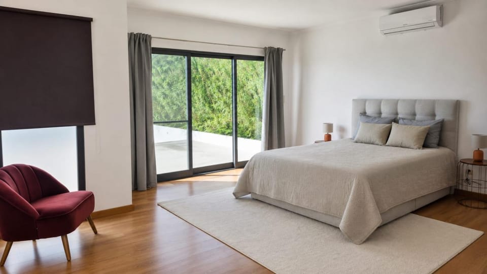 Bed, Photo of the whole room, Bedroom, air conditioner