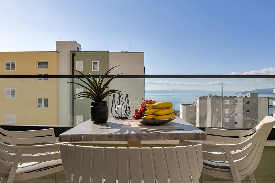 Luxury sea view apartment Jadra - free parking in garage Apartment in Makarska