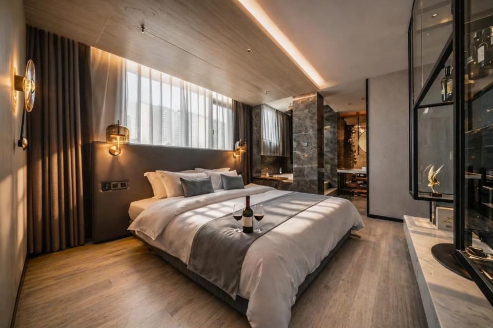 Property building, Bed, Photo of the whole room, Bedroom