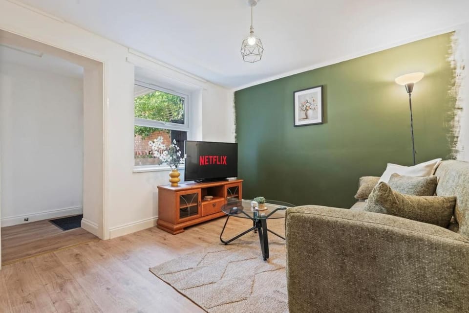 Bedford Suite | 1 Bed Flat | Sleeps 2 | Central Apartment in Bedford