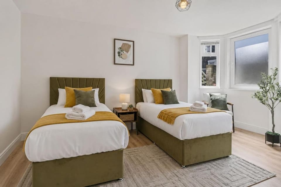 Bedford Suite | 1 Bed Flat | Sleeps 2 | Central Apartment in Bedford