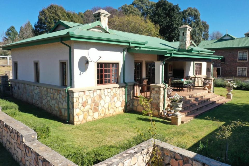 Charming 2-Bedroom Retreat in Dullstroom with Garden Views House in South Africa