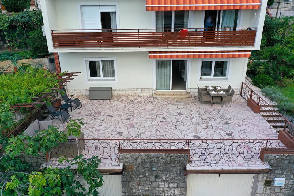 Property building, Day, Balcony/Terrace, Garden view