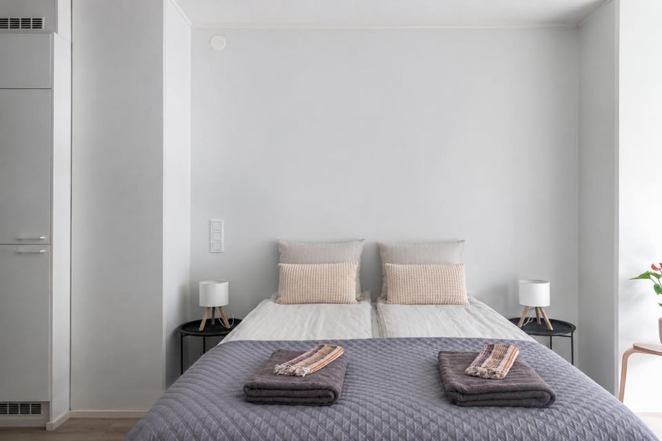Bed, Photo of the whole room, Bedroom, towels