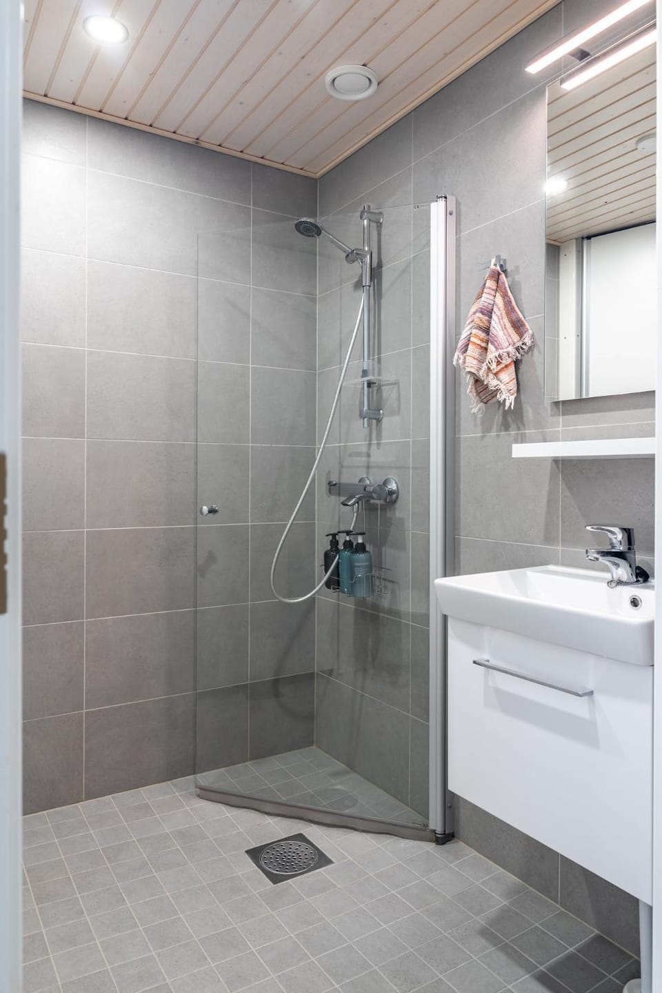 Shower, Bathroom, towels