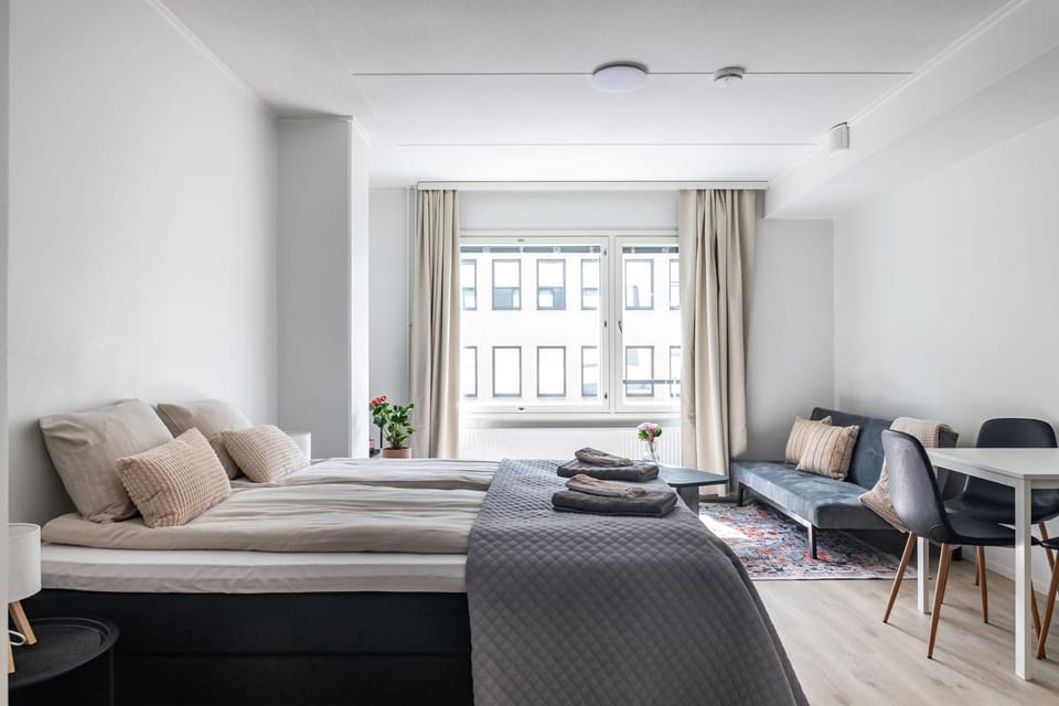 Bed, Living room, Photo of the whole room, Seating area, Bedroom