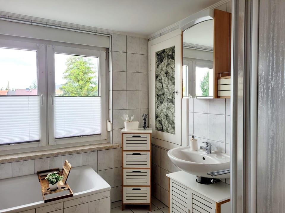 Bathroom, Bath, towels