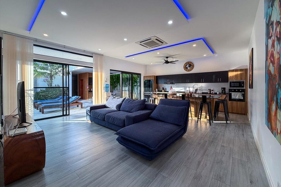 TV and multimedia, Kitchen or kitchenette, Living room, Dining area