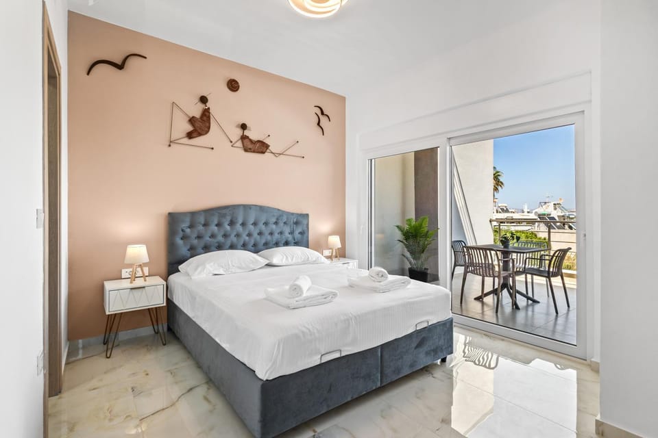 View (from property/room), Balcony/Terrace, Bedroom