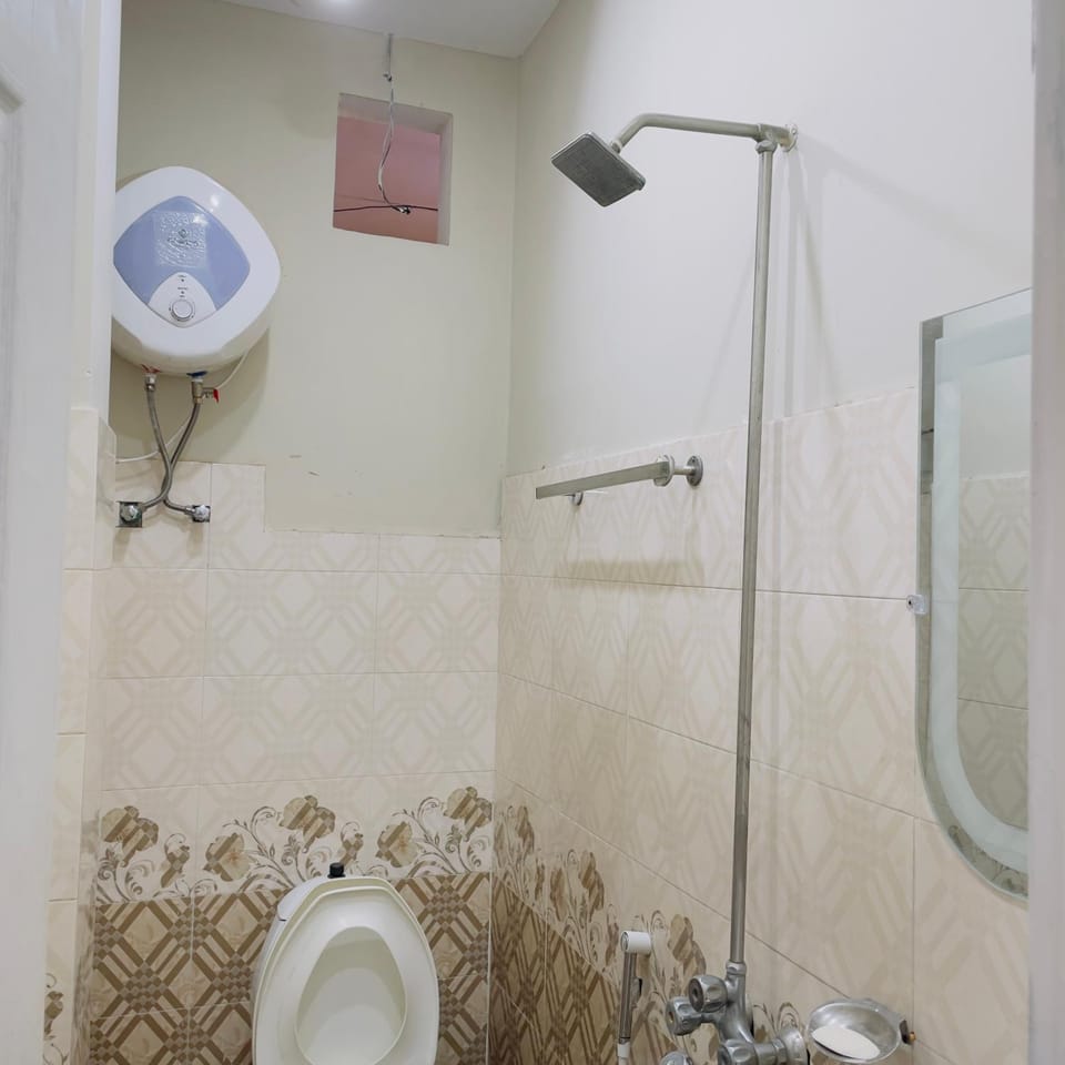 Peaceful studio-next to emporium and expo Apartment in Lahore