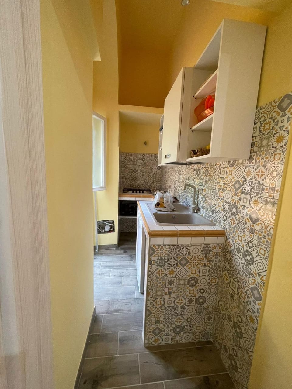 Kitchen or kitchenette