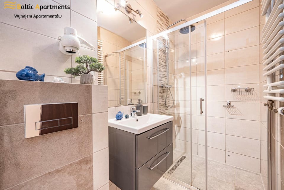 Shower, Toilet, Bathroom, hair dryier, heating