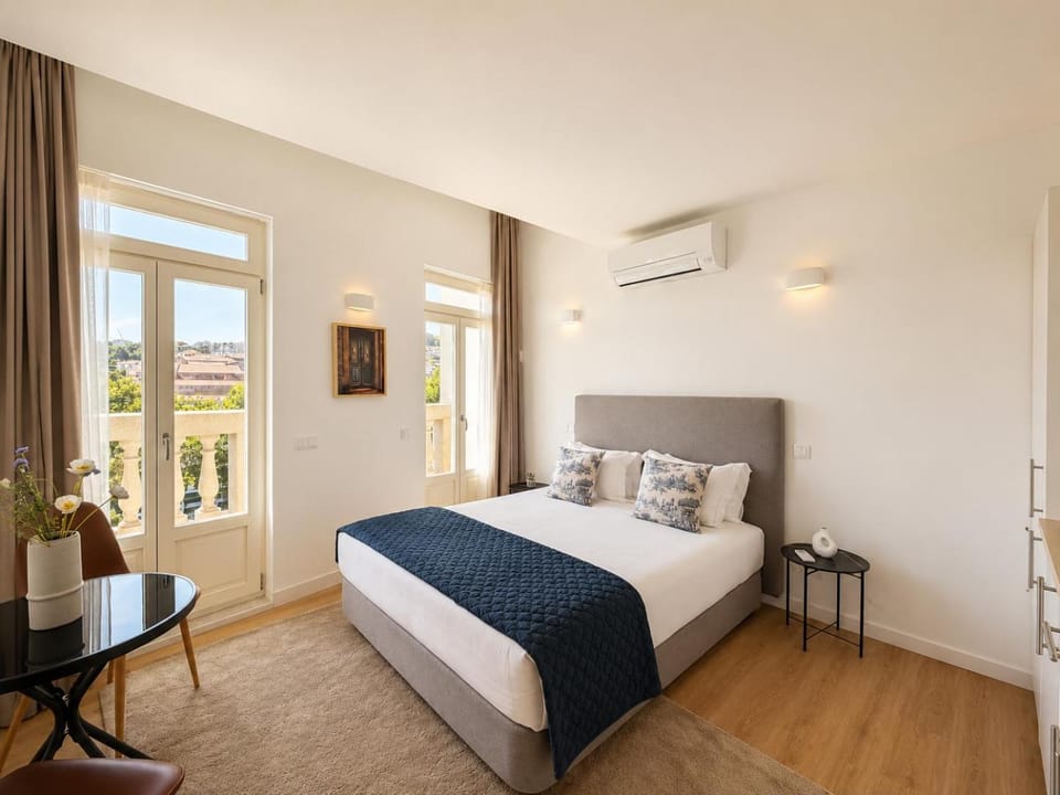 Bed, Bedroom, air conditioner