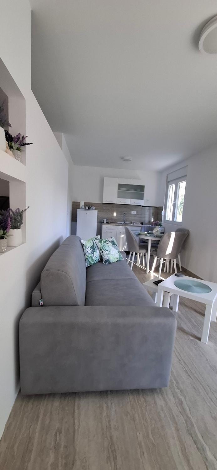 Kitchen or kitchenette, Living room, Seating area