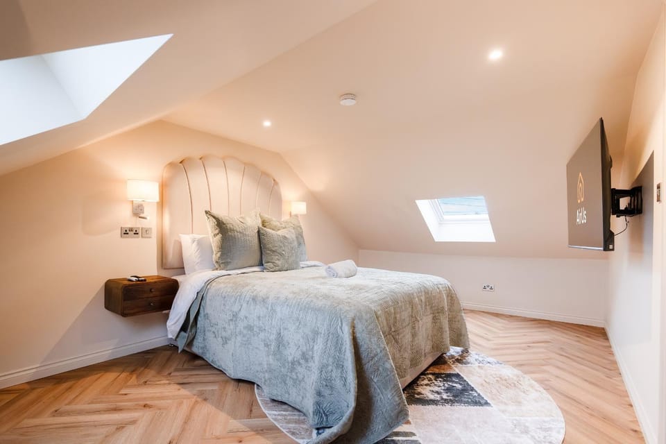 Stylish 5BR Home - Garden Pergola - Free Parking House in Glasgow