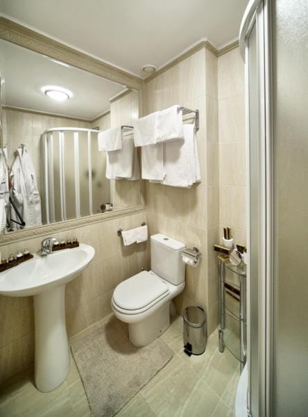 Шале Грааль, лікувально-діагностичний курортний комплекс Apartment hotel in Lviv Oblast