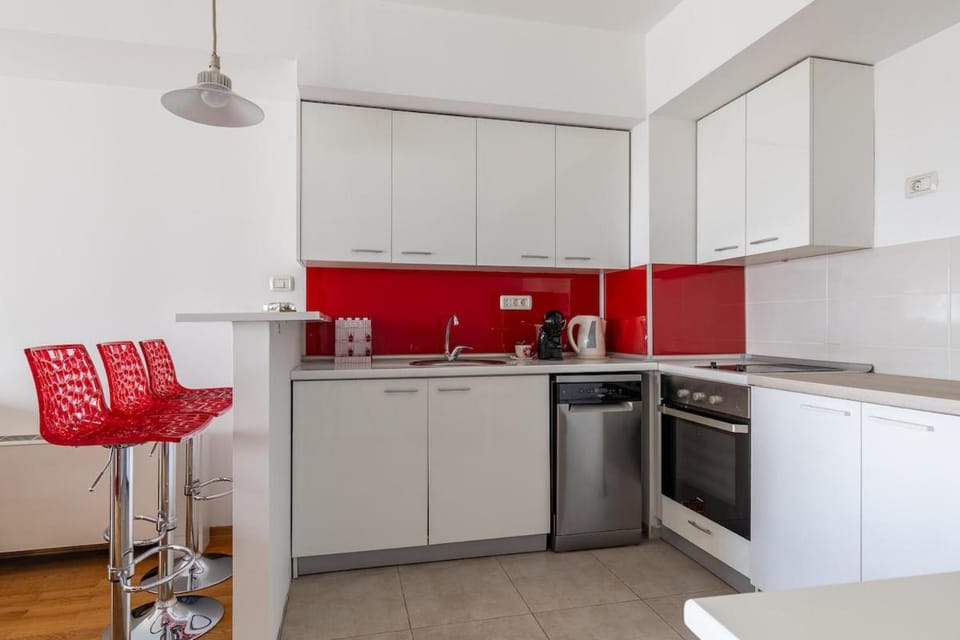 Kitchen or kitchenette, dishwasher, oven, stove