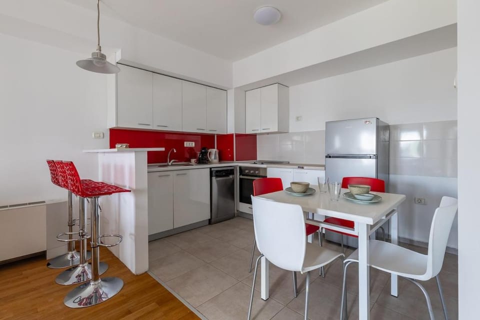 Kitchen or kitchenette, Dining area, dishwasher, oven, stove