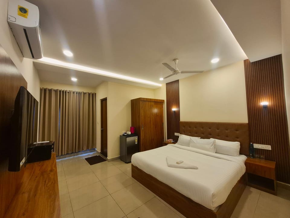 Bed, Photo of the whole room, wardrobe