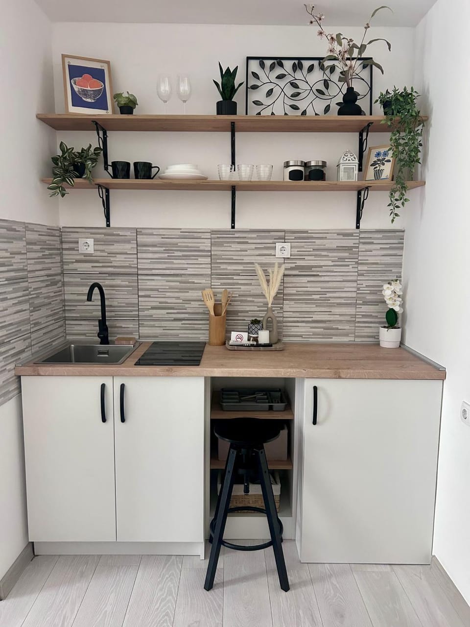 Kitchen or kitchenette