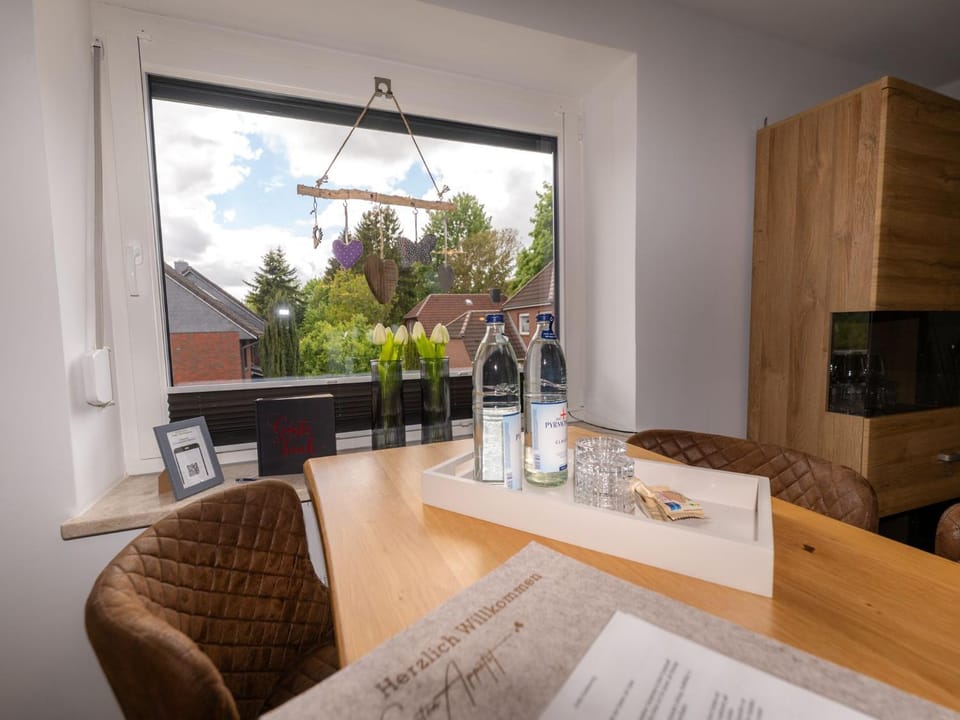 View (from property/room), Seating area, Dining area, Drinks