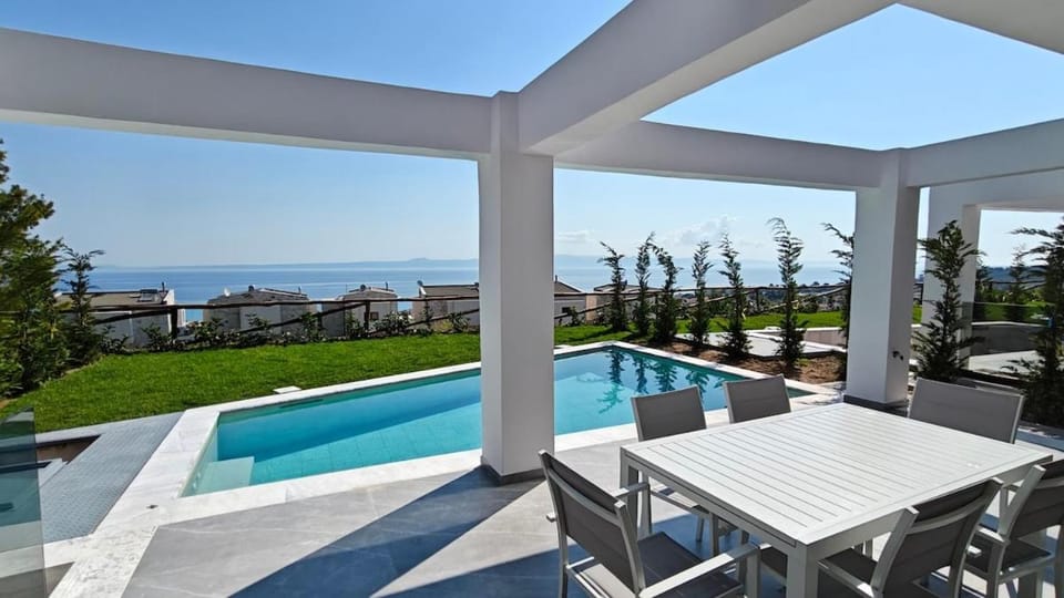 Property building, Sea view, Swimming pool