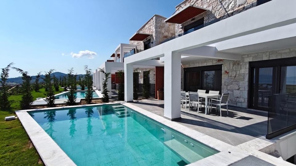 Property building, Swimming pool
