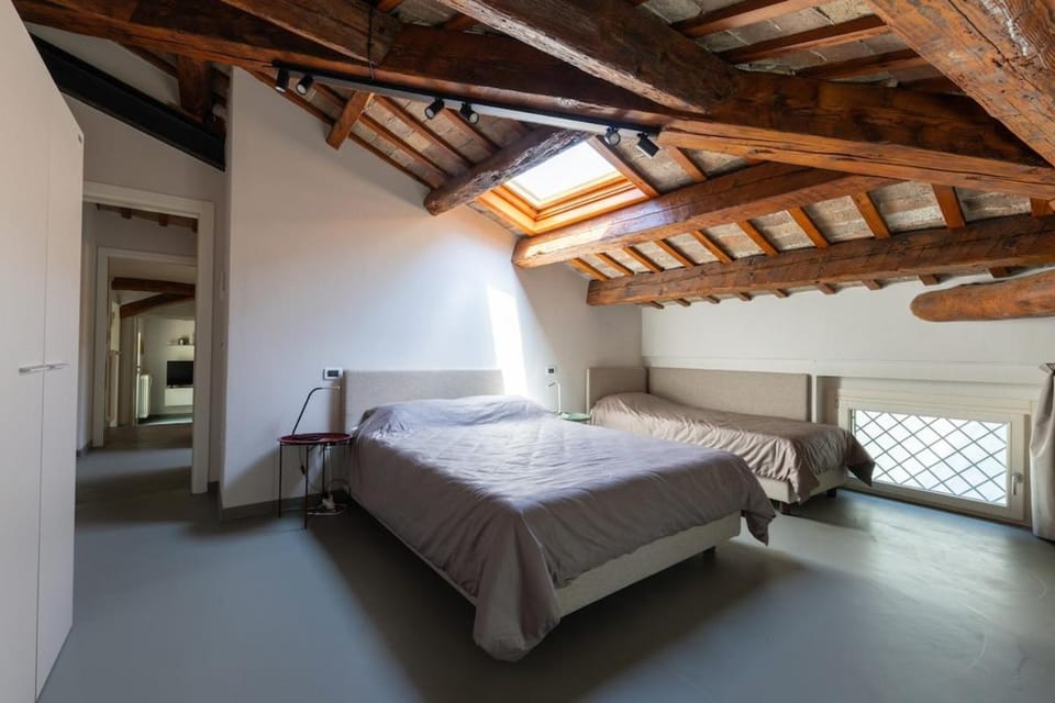 Bed, Photo of the whole room, Bedroom, wardrobe, air conditioner