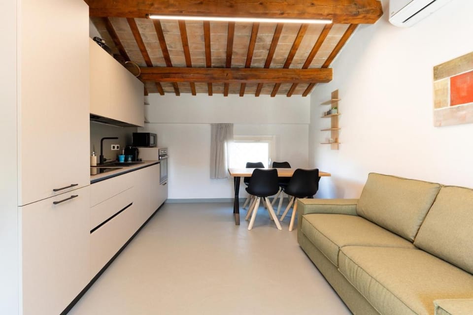 TV and multimedia, Kitchen or kitchenette, Living room, Seating area, Dining area, air conditioner